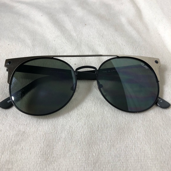 Quay “ The In Crowd” Black Sunglasses - Picture 2 of 5